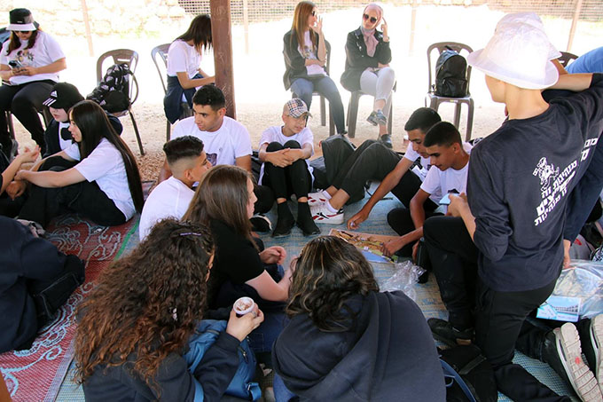 طلّاب طبقة الثوامن من اعدادية دار التربية والعلوم بجولة استكشافية لمعالم جلجولية 